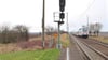 Nach Plänen der Gemeinde Barleben soll ein Wirtschaftsweg  links der Bahnlinie Magdeburg-Stendal nahe des S-Bahn-Haltepunktes zu einem Radweg aufgwertet werden. Doch geht das überhaupt?