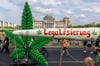Sie haben ihr Ziel erreicht: Teilnehmer einer Demonstration für die Legalisierung von Cannabis in Berlin