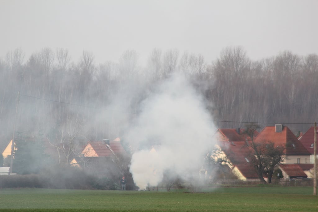 Wenn Gartenabfälle brennen, haben icht selten auch die Nachbarn etwas davon.