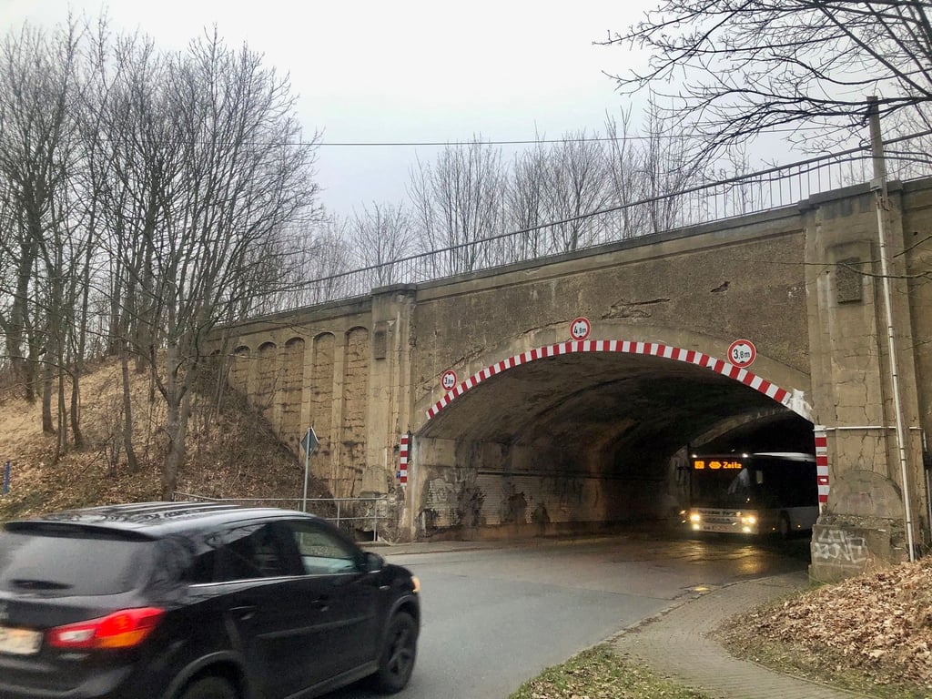 Die Bahnunterführung Zangenberg wird ab Mai abgerissen. Ab 15. April ist die Leipziger Straße hier voll gesperrt. Und das ziemlich lange.
