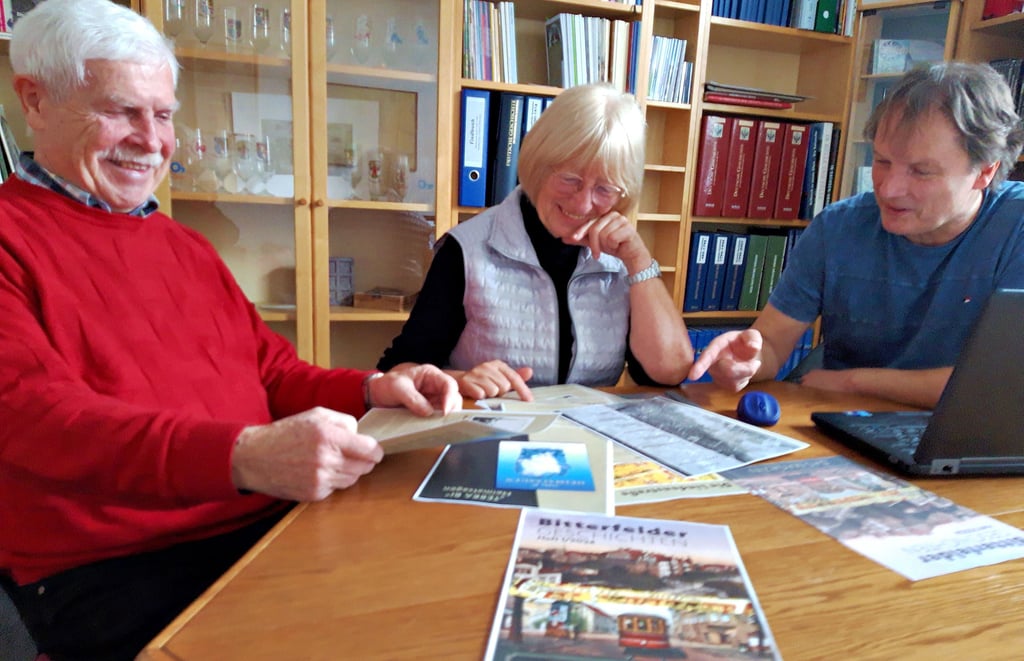 Auch sie sind der Geschichte von Bitterfeld auf der Spur: Dieter Geisler (l.), Christa Wemme und Udo Pfeffer.