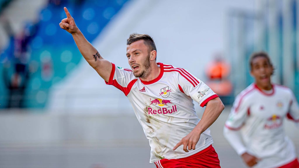 Carsten Kammlott bejubelt eines seiner 12 Tore für RB Leipzig.