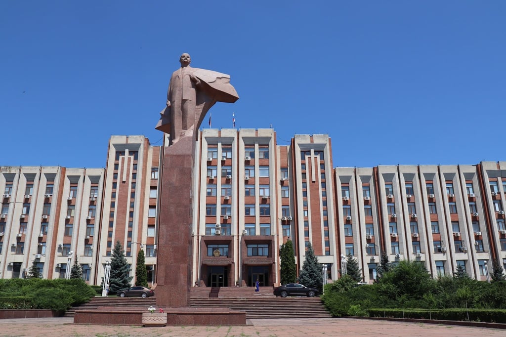 Lenin-Statue vor dem Parlamentsgebäude in Tiraspol im Separatistengebiet Transnistrien.