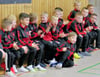Die Jungen zwischen sechs und acht Jahren haben schon ihre ersten Fußballspiele absolviert.