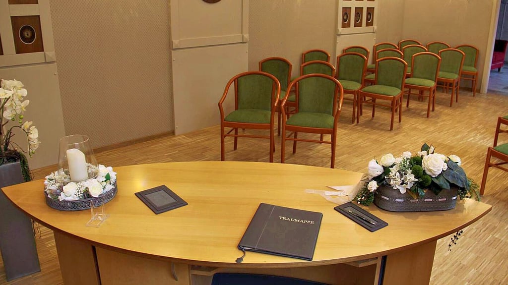 Das Trauzimmer im Salzwedeler Rathaus ist renoviert worden und steht Heiratswilligen neben den anderen beiden Trauorten zur Verfügung.