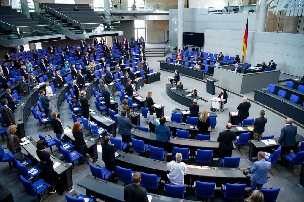 Blick in den Bundestag: Die monatliche Abgeordnetenentschädigung wird jährlich angepasst.
