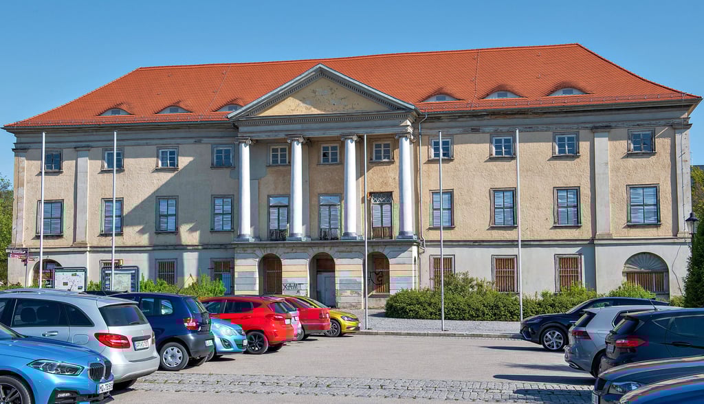 Das Schützenhaus, wie man es seit Jahren kennt - und wie es auch jetzt unsaniert an der Vogelweise steht.