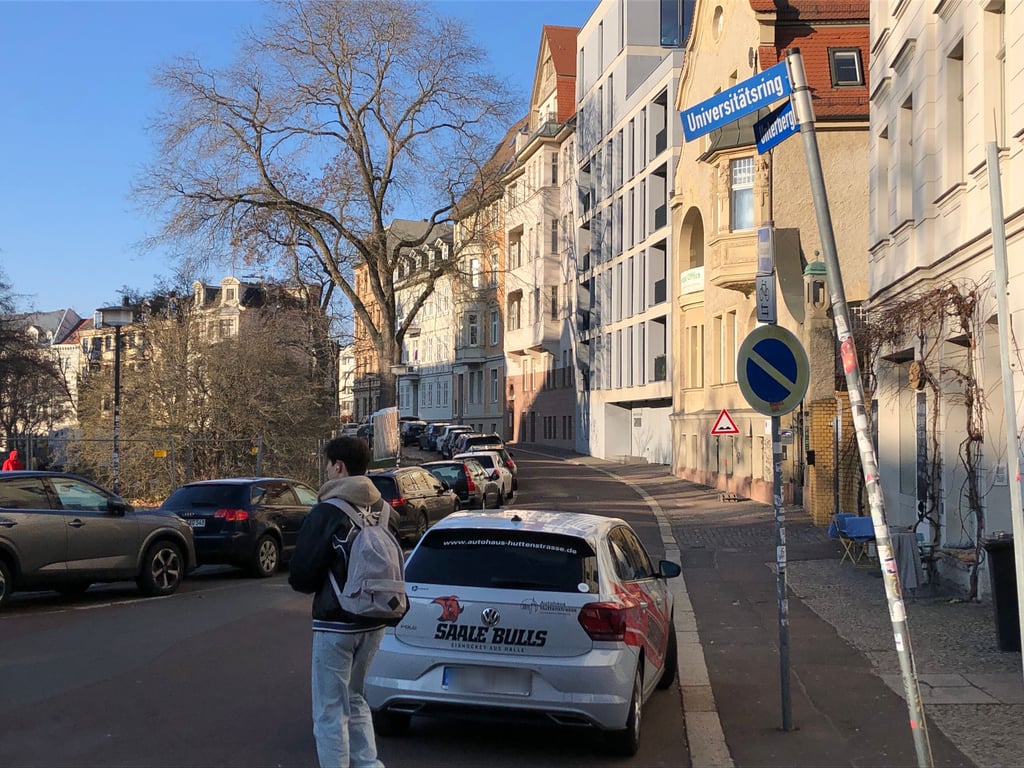 Dieser Abschnitt des Universitätsrings heißt nun Anton-Wilhelm-Amo-Straße.