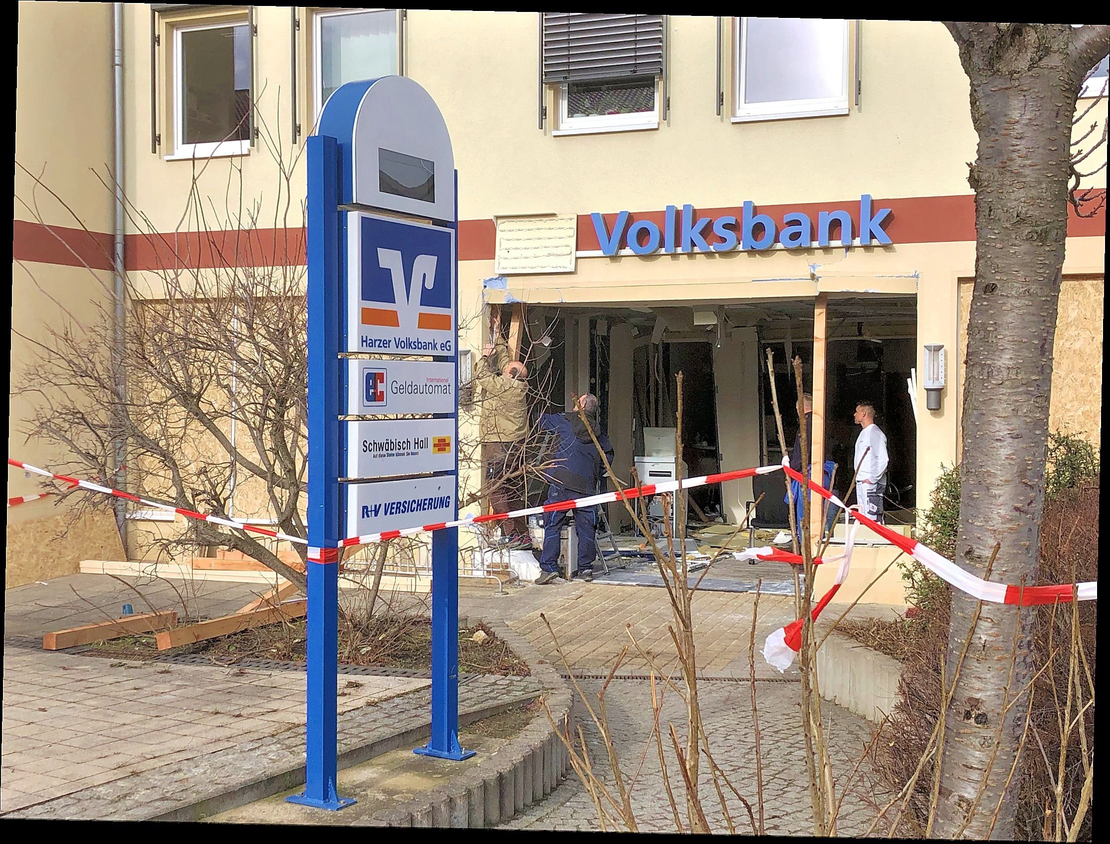 Nach Automatensprengung In Thale: Harzer Volksbank Richtet Behelfsbüro ...