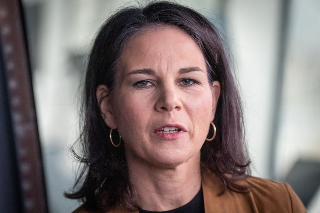 Annalena Baerbock gibt ein Pressestatement bei einem Besuch in Beirut.