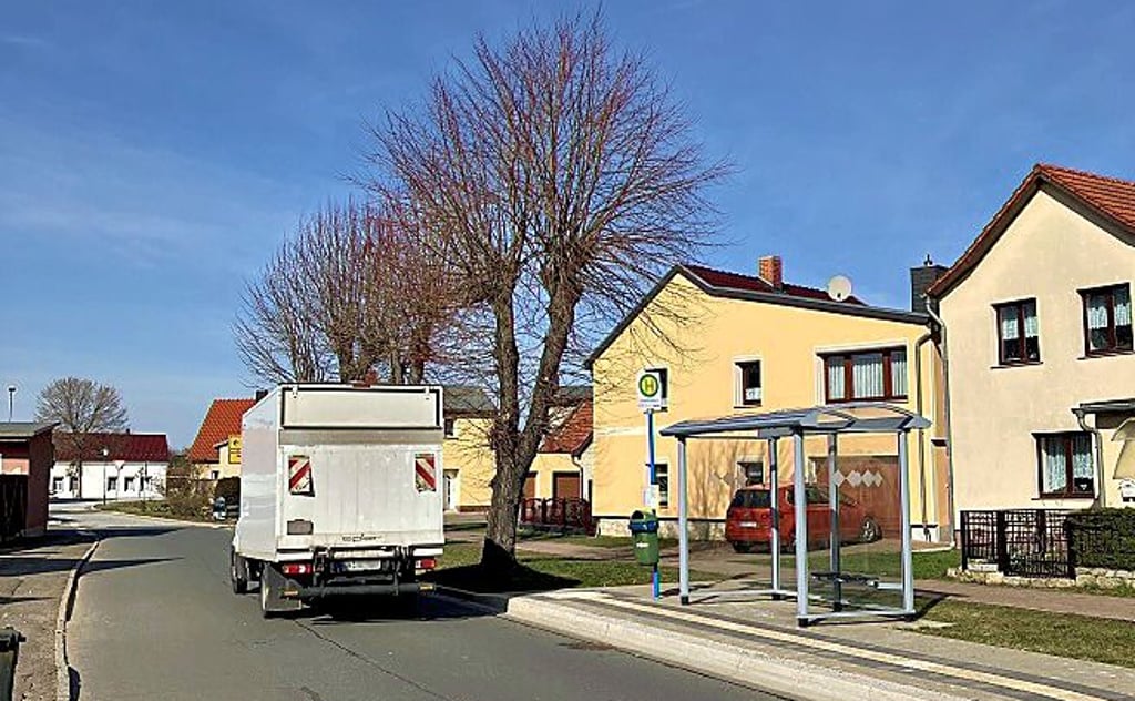 Die Endorfer Straße in Ermsleben soll im Bereich der Bushaltestelle erweitert werden.