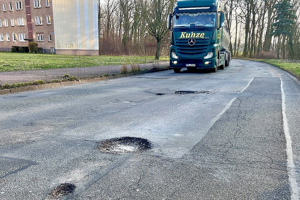 Der Triftweg Roßlau ist schon wieder voller Schlaglöcher.