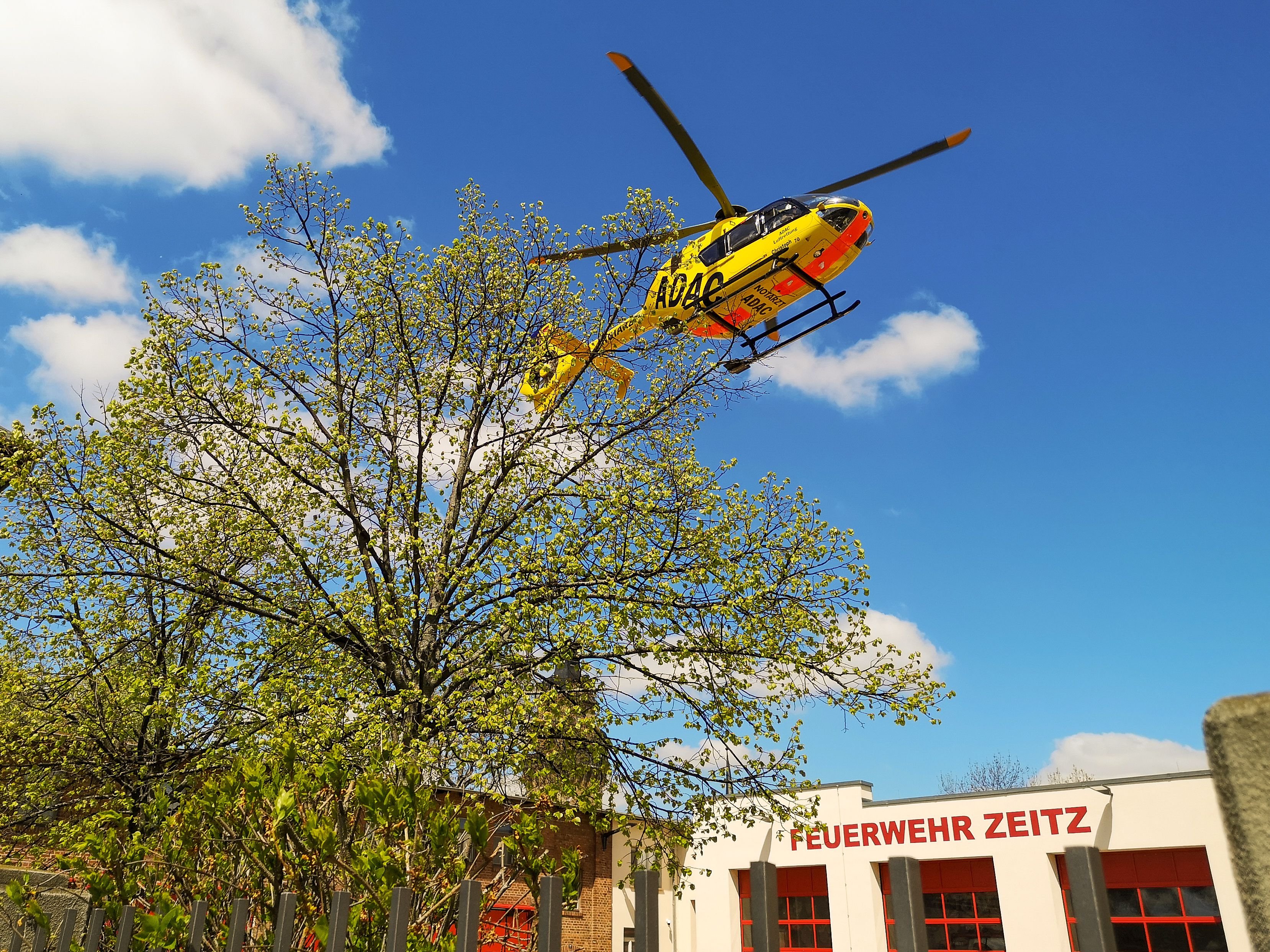 Unfall Auf Der B180: Crash Mit Rettungswagen: Fünf Verletzte Zwischen ...