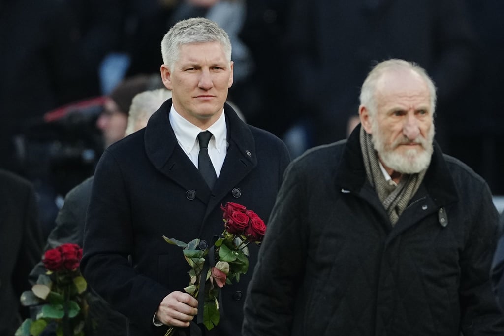 Bastian Schweinsteiger (l) übernimmt die Schirmherrschaft für ein traditionelles Golf-Turnier zugunsten der „Franz Beckenbauer-Stiftung“.
