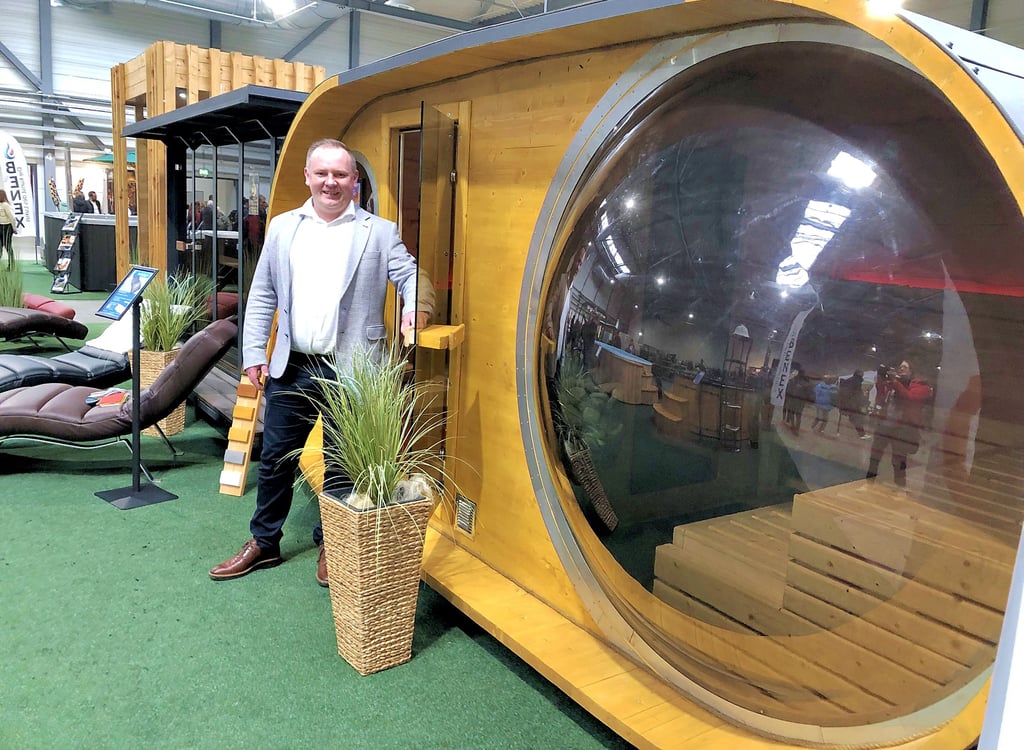 Ein Hingucker auf der Messe: Die ovale Sauna für den Garten des Magdeburger Unternehmens Benex. Kostenpunkt: rund 10.000 Euro.