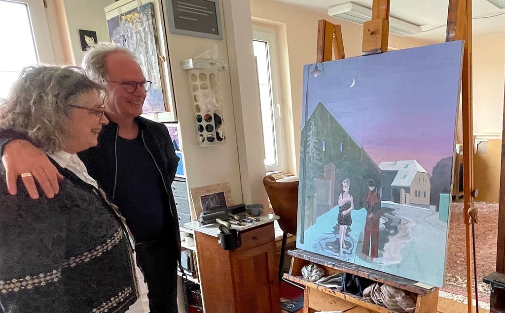 Die Künstler Iris Schmitz-Wilke und Alfons Scholz in ihrem gemeinsamen Atelier in Zeddenick.