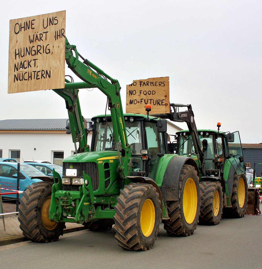 Die Landwirte aus dem Salzlandkreis empfingen den SPD-Bundestagsabgeordneten mit Forderungen.