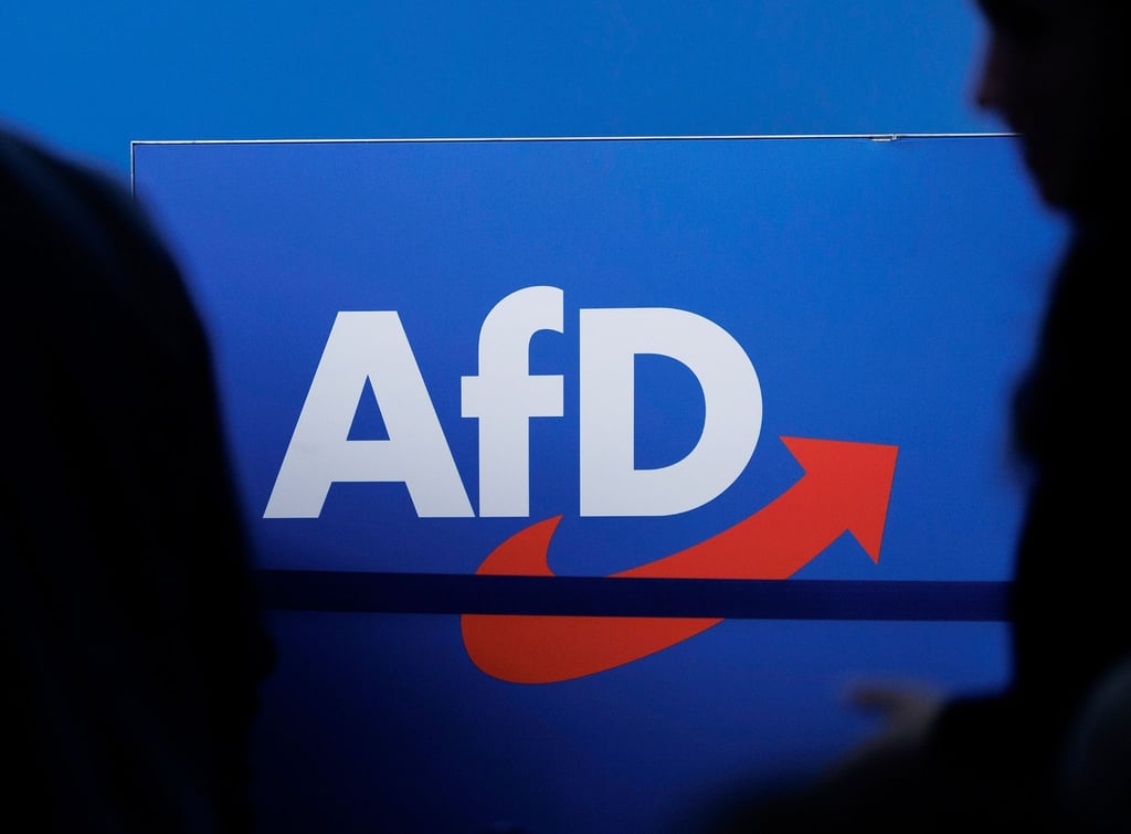 Blick auf das Parteilogo bei einem AfD-Bundesparteitag.