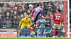 Liverpools Darwin Nunez (M) trifft gegen Nottingham Forest.