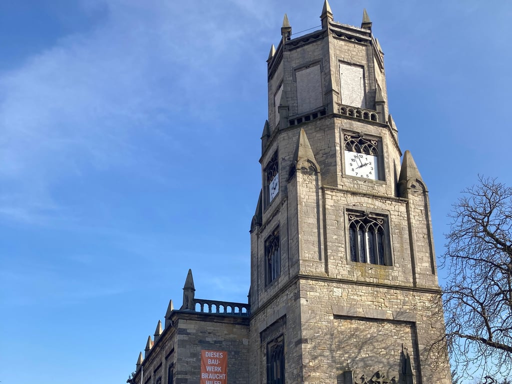 Die evangelischen Kirche St. Sylvester in Unterfarnstädt braucht Hilfe.