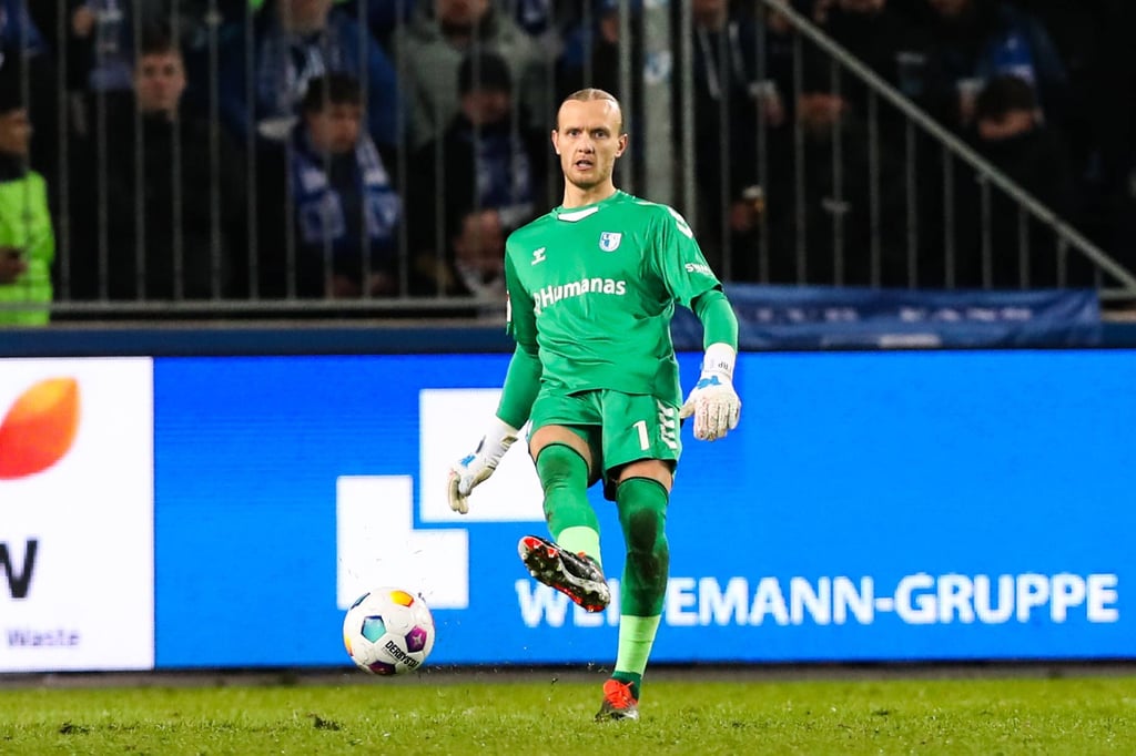 Verschuldete binnen drei Minuten gleich zwei Eckbälle: FCM-Torwart Dominik Reimann.