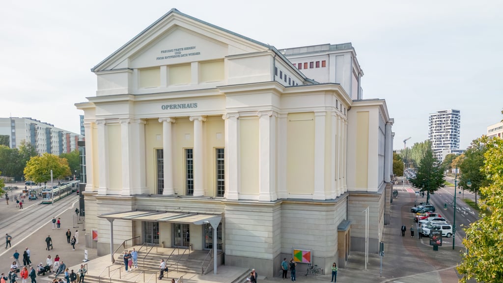Blick auf das Magdeburger Opernhaus.