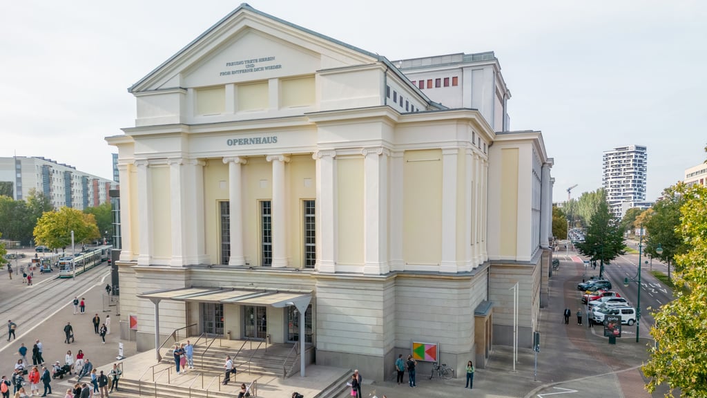 Blick auf das Magdeburger Opernhaus.