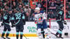 Edmonton Oilers-Center Leon Draisaitl (29) und die Fans reagieren nach einem Tor von Verteidiger Kulak.