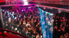 Die Tanzfläche im Joker-Club in Stendal: DJs legen nicht länger auf einem Podest auf, sondern sind näher am Publikum. Raumtrenner begrenzen die Tanzfläche und dienen als Ablagefläche.