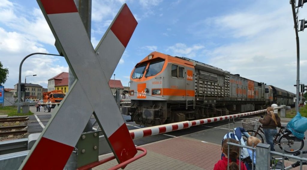 Am 11. März wird mit Bauarbeiten an den Bahnübergängen in der Hecklinger Straße und der Staßfurter Höhe in Aschersleben begonnen.