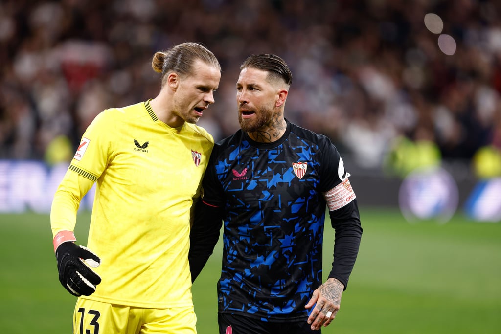 Örjan Nyland (l.) und sein Kapitän Sergio Ramos im Zwiegespräch.