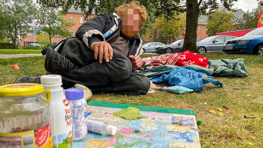 Der Obdachlose, der noch im Herbst vergangenen Jahres auf der Grünfläche vor dem Winckelmann-Gymnasium kampierte, lebt nicht mehr.