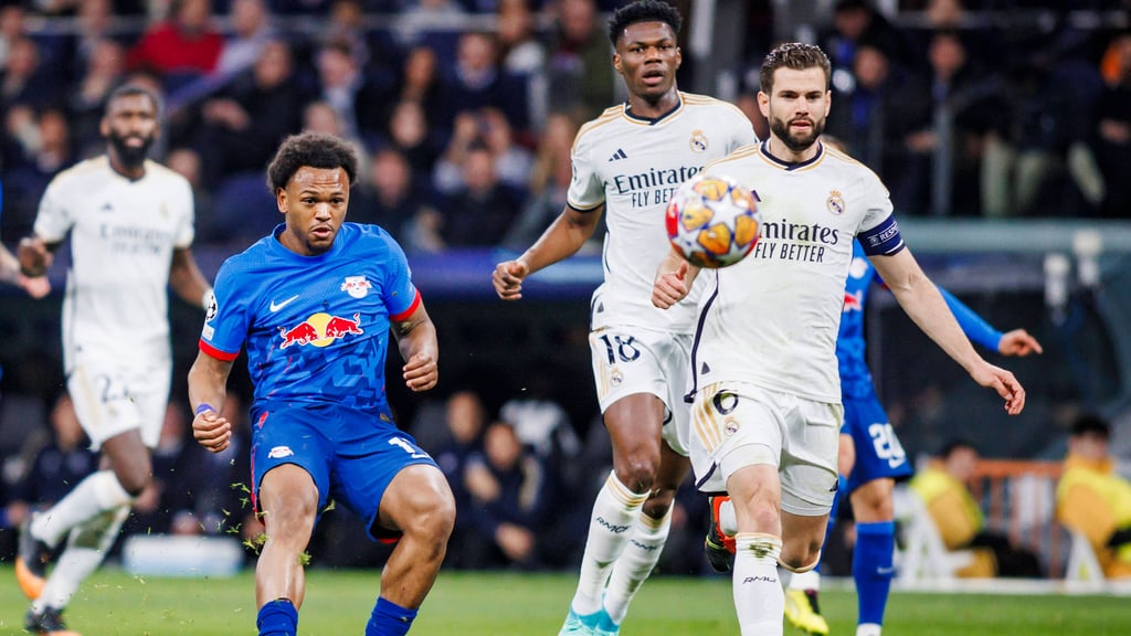 Zu viele vergebene Chancen: Lois Openda beim Torschuss.