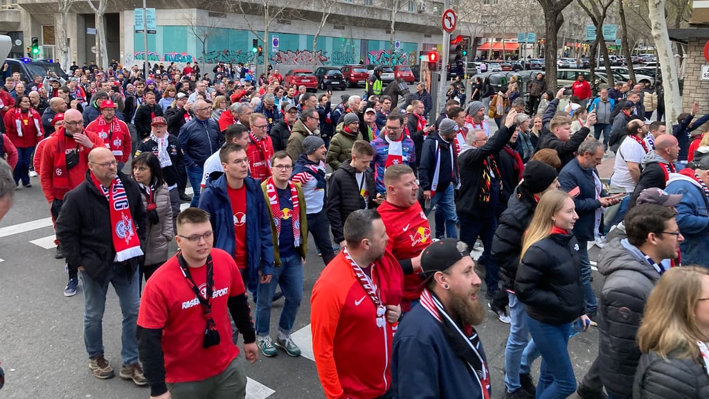 RB-Fan-Spaziergang zum Bernabéu-Stadion – Treff mit Startenor Domingo