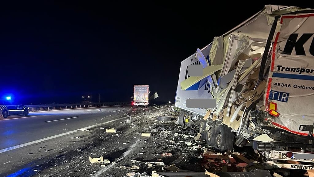 In der Nacht zum Mittwoch ereignete sich auf der A2 in der Börde bei Bornstedt ein Unfall mit zwei Lkw.