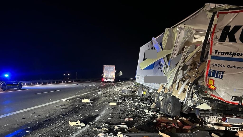 In der Nacht zum Mittwoch ereignete sich auf der A2 in der Börde bei Bornstedt ein Unfall mit zwei Lkw.