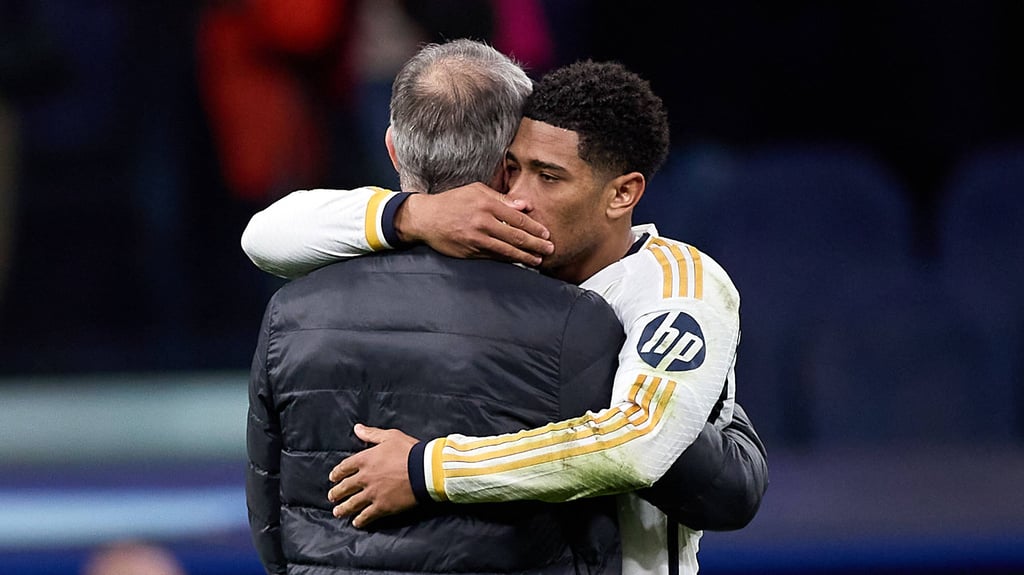 Herzten sich innig nach dem Champions-Leage-Wiedersehen: RB-Coach Rose und Real-Profi Bellingham