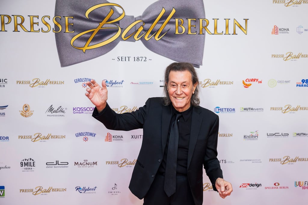 Albert Hammond, Musiker, kommt zum Berliner Presseball ins Hotel „Titanic Chaussee Berlin“. Der legendäre Songwriter hat erstmals seit 20 Jahren wieder ein Album mit neuen Songs veröffentlicht, die er selbst singt.