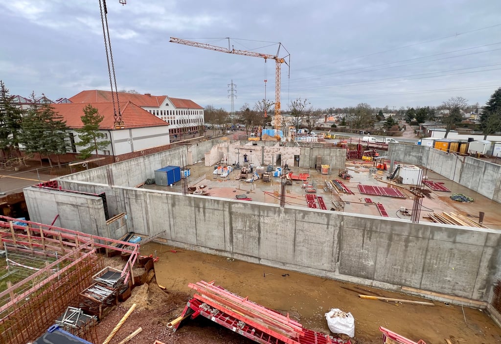 Eine neue Sporthalle bekommt das Gropius-Gymnasium gerade.