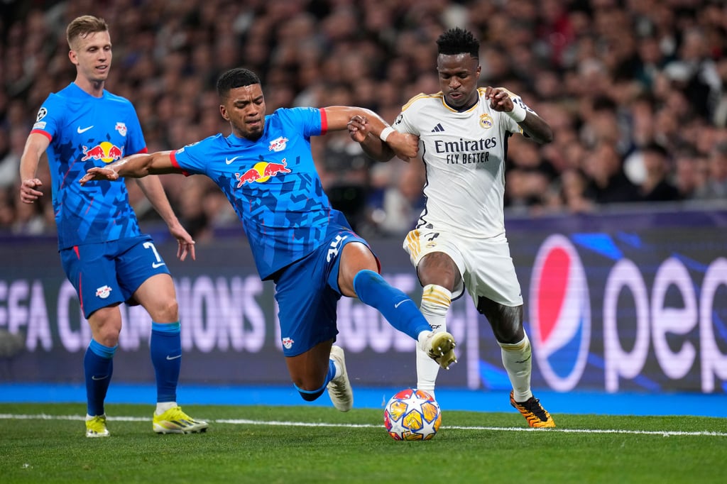 Beherzter Auftritt: BenjaminHenrichs gegen Vinicius Junior.