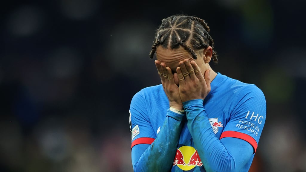 Bitteres Aus nicht nur in der Champions League, sondern auch bei der Klub-WM 2025: Xavi Simons wird dann wohl nicht mehr für RB spielen.