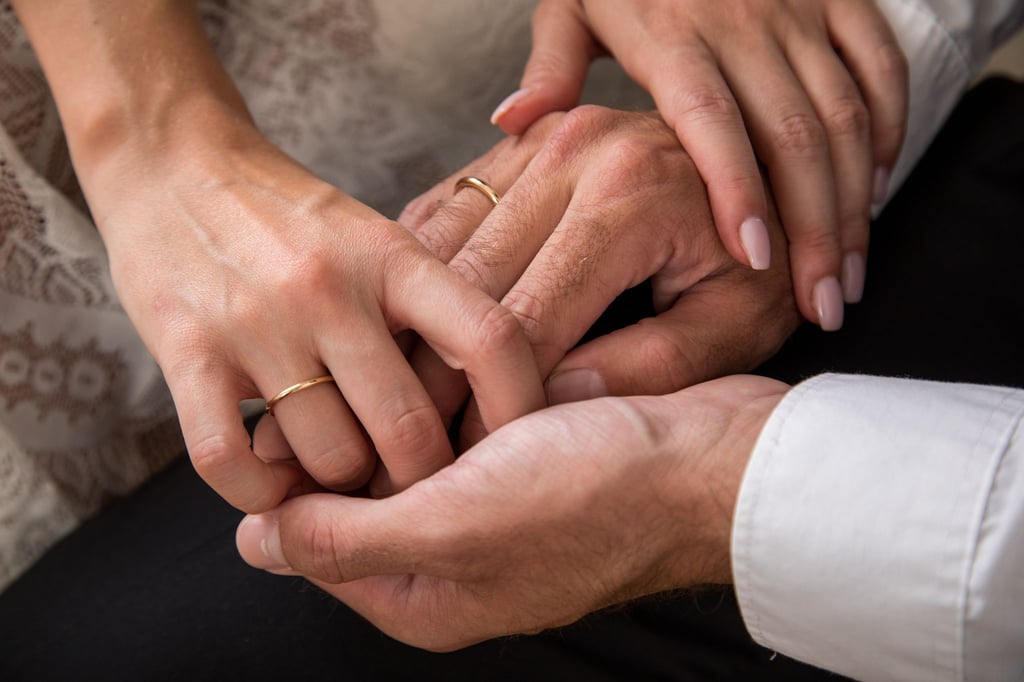 Die gesetzliche Vermutung einer Versorgungsehe kann widerlegt werden, wenn die Eheschließung eine Verwirklichung eines vor der Krankheitskenntnis gefassten Heiratsentschlusses ist.