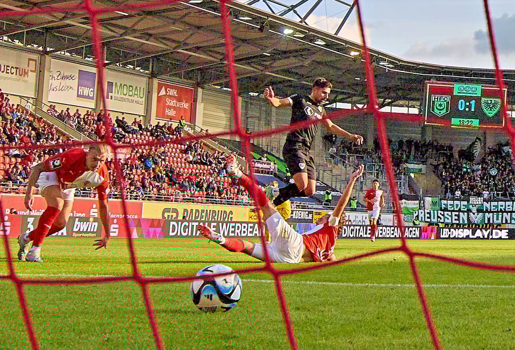 Im Oktober wurde der HFC von Münster im eigenen Stadion an die Wand gespielt. Malik Batzmaz (h.) erzielte dabei zwei Tore.