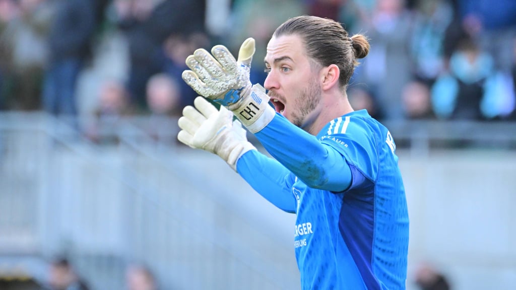 Carl Klaus, Torhüter beim 1. FC Nürnberg, freut sich auf das Abendspiel beim 1. FC Magdeburg.
