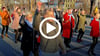 Einen Flashmob hat es zum Internationalen Frauentag auf dem Karlsplatz in Bernburg gegeben. 
