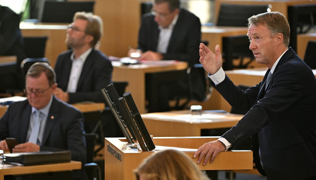 Raymond Walk, CDU-Abgeordneter spricht während der Landtagssitzung in Thüringen.