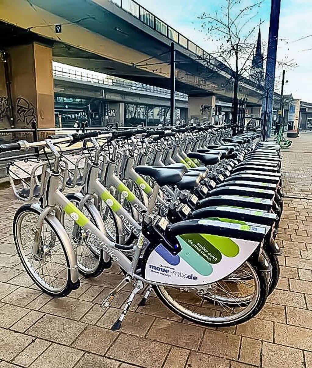 Leihfahrräder von Movemix stehen an vielen Stellen in Halle.