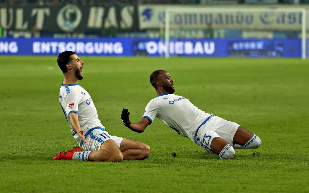 Hätten nichts gegen einen Torjubel wie gegen Schalke: Mohammed El Hankouri (l.) und Silas Gnaka.
