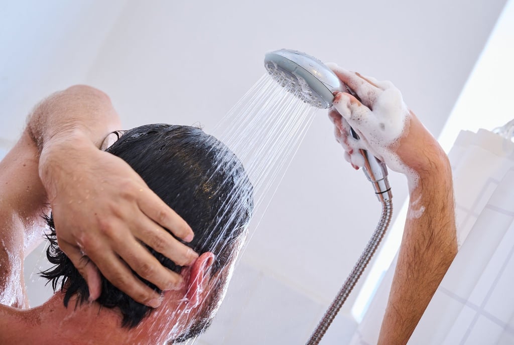 Spart bares Geld bei Wasser- und Heizkosten: Beim Duschen verbrauchen wir im Schnitt nur 70 Liter während beim Baden 150 bis 200 Liter anfallen.