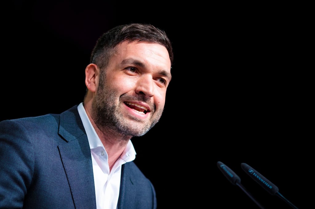Konstantin Kuhle, neuer Landesvorsitzender der FDP Niedersachsen, spricht beim Landesparteitag der FDP Niedersachsen.